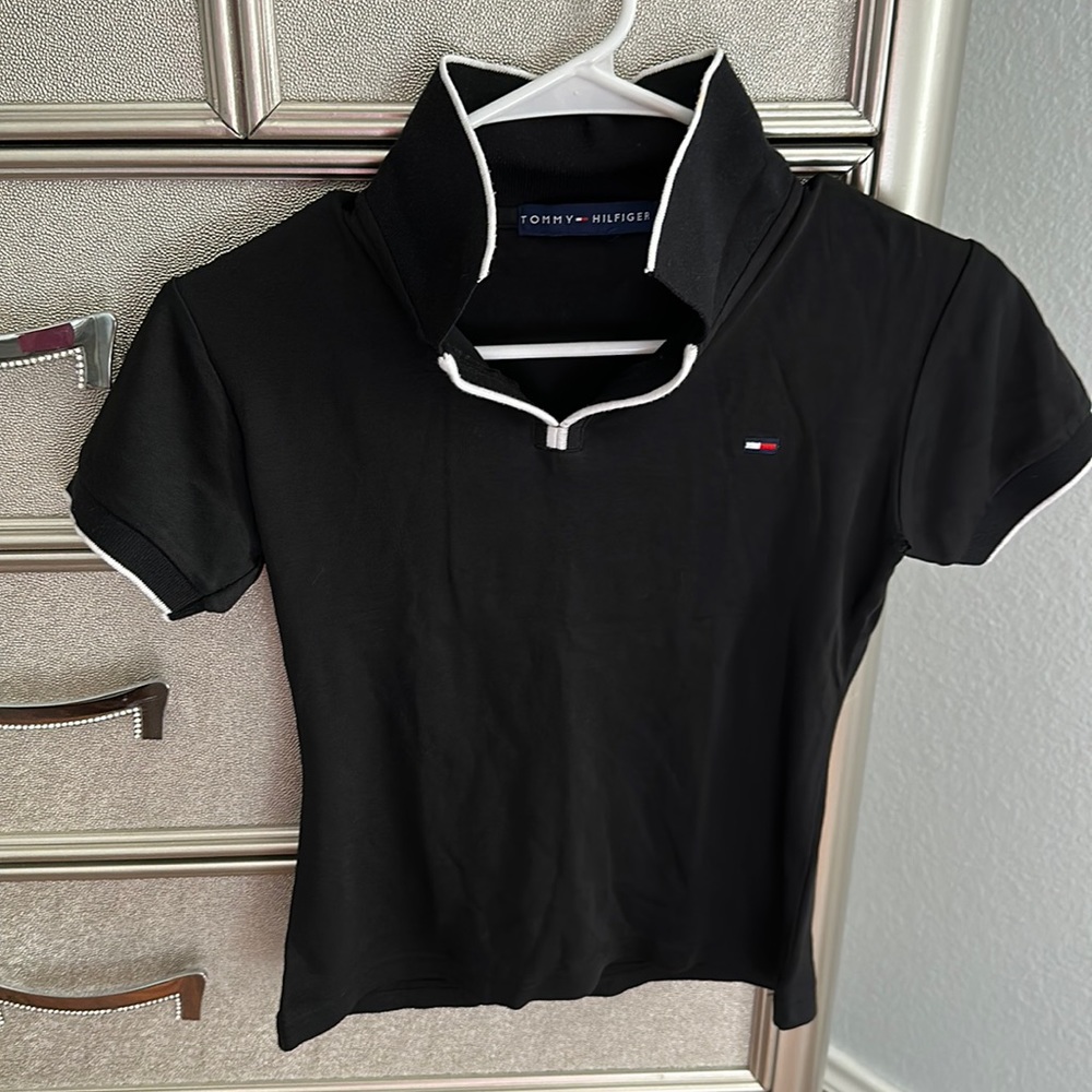 Brand new Tommy Hilfiger size medium black preppy crop top